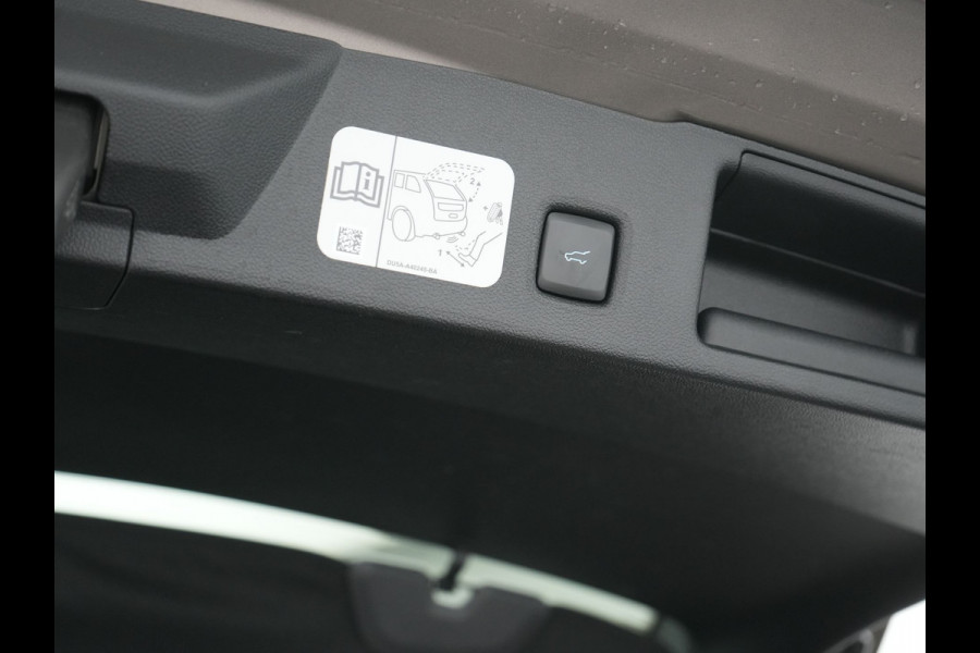 Ford Kuga 2.5 Titanium X PHEV 225pk Dealer O.H. | Trekhaak Af Fabriek | Panodak | Head Up | Adaptive Cruise | 360 Camera | Bang & Olufsen | Sportstoelen & Stuur Verwarmd | Keyless | Blis | Navigatie | DAB | Plug In Hybrid |