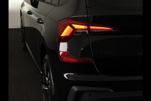 Škoda Kamiq Monte Carlo 1.0 TSI 115 pk 6 versn. Hand | Wegklapbare trekhaak | Winter Pakket | 18 inch lichtmetalen velgen