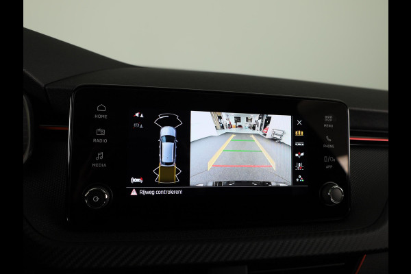 Škoda Kamiq Monte Carlo 1.0 TSI 115 pk 6 versn. Hand | Wegklapbare trekhaak | Winter Pakket | 18 inch lichtmetalen velgen