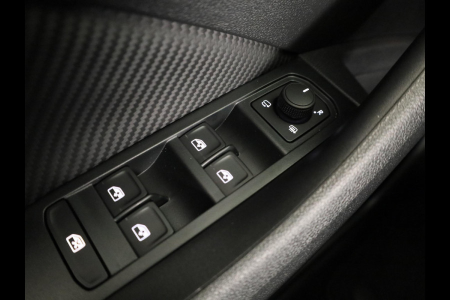 Škoda Kamiq Monte Carlo 1.0 TSI 115 pk 6 versn. Hand | Wegklapbare trekhaak | Winter Pakket | 18 inch lichtmetalen velgen