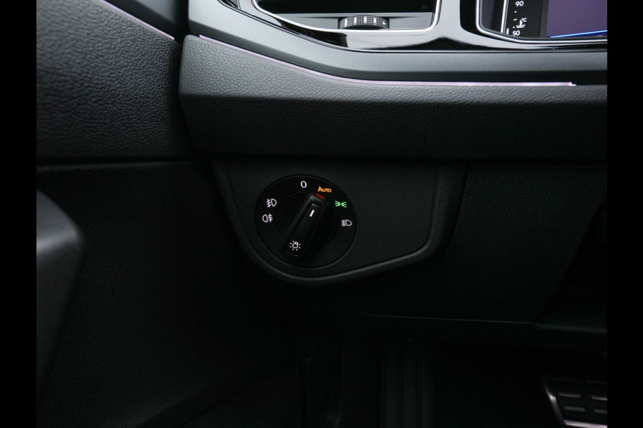 Volkswagen Taigo 1.5 TSI R-Line Aut. *PANO | ADAPTIVE-CRUISE | FULL-LED | BLINDSPOT | HEATED-SPORTSEATS | DIGI-COCKPIT | PRIVACY-GLASS | SHIFT-PADDLES | CAMERA | KEYLESS | NAVI-FULLMAP | ECC | PDC | 18''ALU*