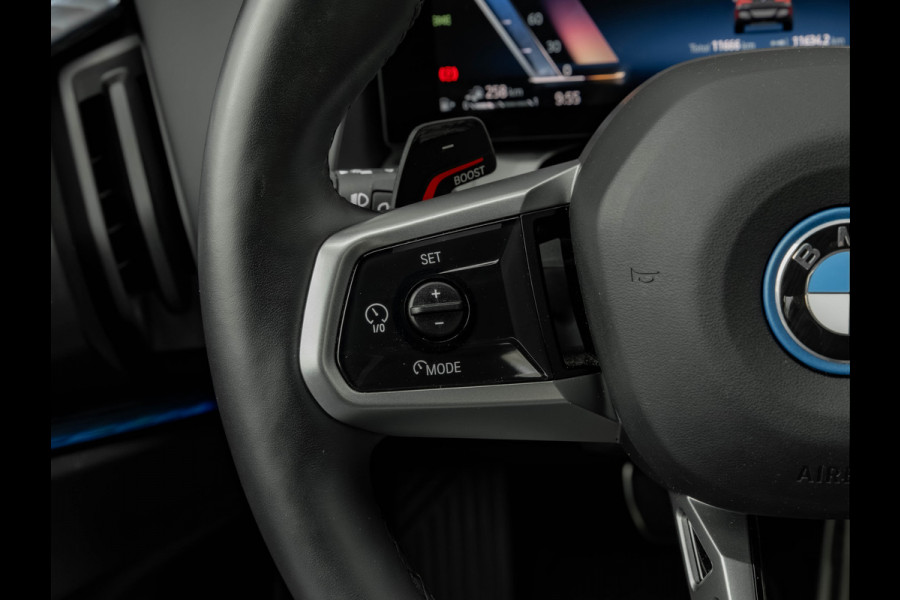 BMW X3 30e xDrive M-Sport - Individual Leder - Trekhaak - Stuurwiel Verwarmd