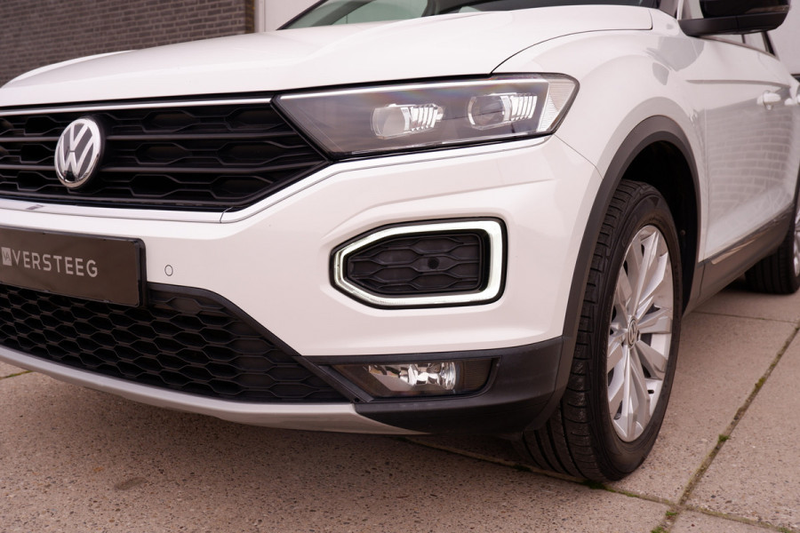 Volkswagen T-Roc 1.5 TSI Sport | Pano | Trekhaak | LED | Carplay | Camera | Virtual Cockpit | PDC