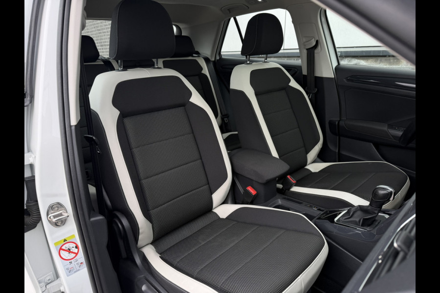 Volkswagen T-Roc 1.5 TSI Sport | Pano | Trekhaak | LED | Carplay | Camera | Virtual Cockpit | PDC