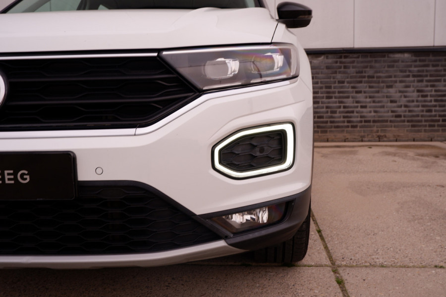 Volkswagen T-Roc 1.5 TSI Sport | Pano | Trekhaak | LED | Carplay | Camera | Virtual Cockpit | PDC