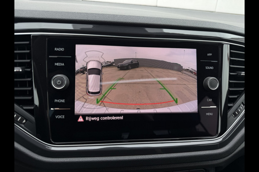 Volkswagen T-Roc 1.5 TSI Sport | Pano | Trekhaak | LED | Carplay | Camera | Virtual Cockpit | PDC
