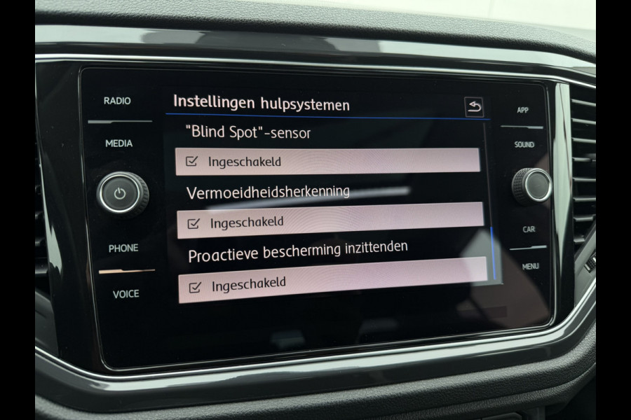 Volkswagen T-Roc 1.5 TSI Sport | Pano | Trekhaak | LED | Carplay | Camera | Virtual Cockpit | PDC