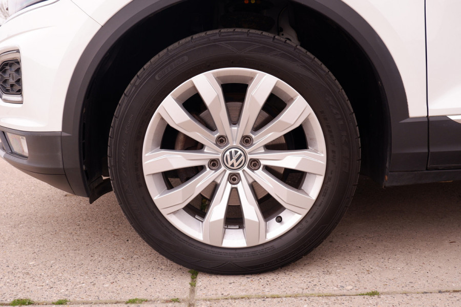 Volkswagen T-Roc 1.5 TSI Sport | Pano | Trekhaak | LED | Carplay | Camera | Virtual Cockpit | PDC