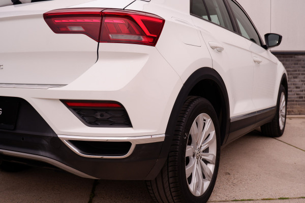 Volkswagen T-Roc 1.5 TSI Sport | Pano | Trekhaak | LED | Carplay | Camera | Virtual Cockpit | PDC