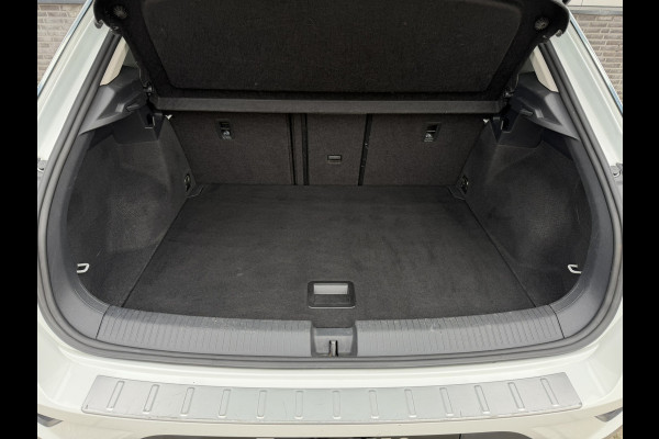 Volkswagen T-Roc 1.5 TSI Sport | Pano | Trekhaak | LED | Carplay | Camera | Virtual Cockpit | PDC