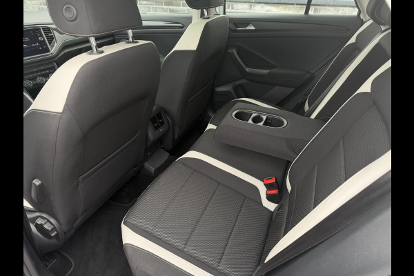 Volkswagen T-Roc 1.5 TSI Sport | Pano | Trekhaak | LED | Carplay | Camera | Virtual Cockpit | PDC