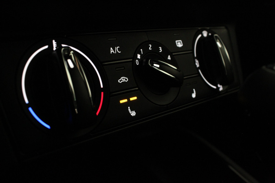 Škoda Kamiq 1.0 TSI Ambition > Automaat/Camera/Graphite Grey/Stoelverwarming...