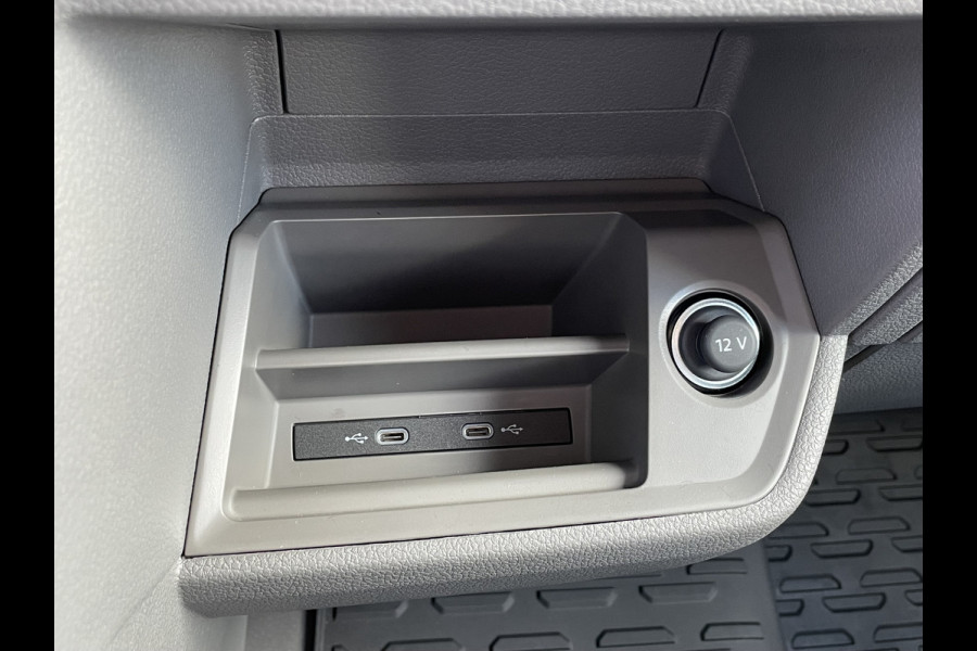 Volkswagen Crafter 35 2.0TDI 177PK L3H3 DC Highline Automaat LED 7 persoons Carplay Clima Stoelverwarming