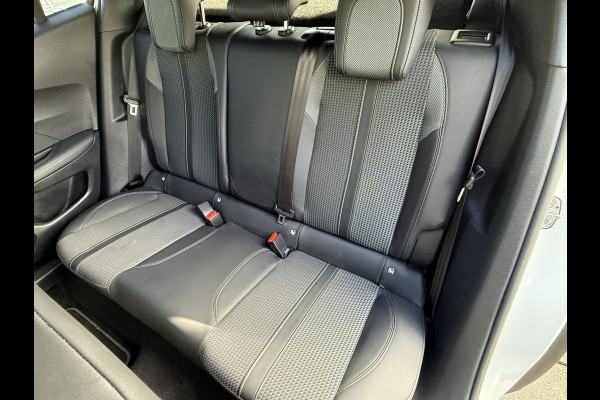 Peugeot 2008 BWJ 2021 | 1.2T 131PK GT | PANO DAK | CLIMA | NAVI | LEDER/STOF | CAMERA A | PDC | CARPLAY |