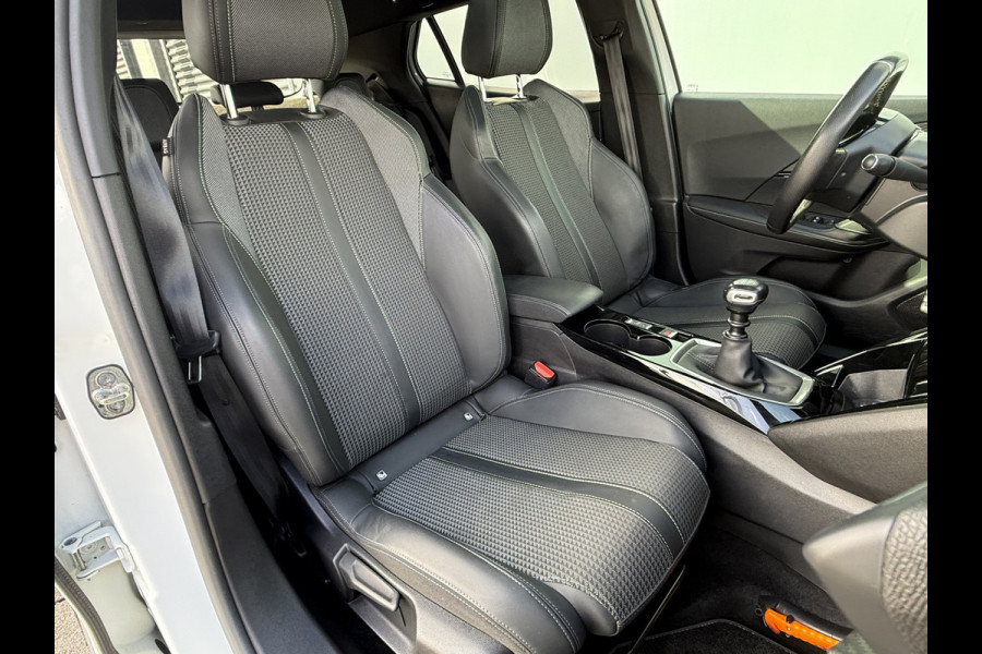 Peugeot 2008 BWJ 2021 | 1.2T 131PK GT | PANO DAK | CLIMA | NAVI | LEDER/STOF | CAMERA A | PDC | CARPLAY |