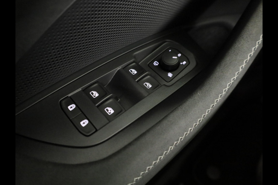 Škoda Kodiaq Sportline Business PHEV 1.5 TSI 204 pk 6 versn. DSG | Panoramadak | Comfort Pakket | Wegklapbare trekhaak | Light & view