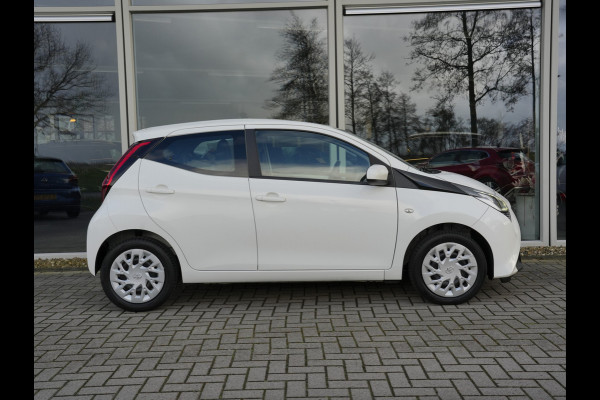 Toyota Aygo 1.0 VVT-i x-play Automaat | CarPlay | Achteruitrijcamera | Airco