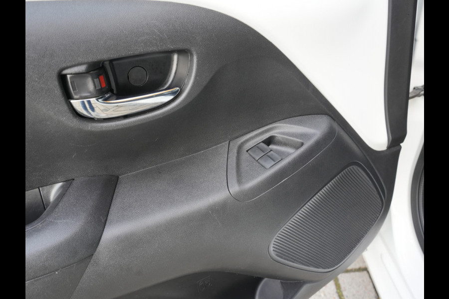 Toyota Aygo 1.0 VVT-i x-play Automaat | CarPlay | Achteruitrijcamera | Airco