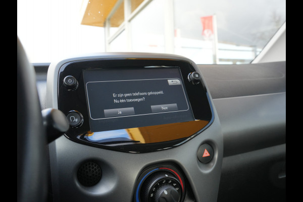 Toyota Aygo 1.0 VVT-i x-play Automaat | CarPlay | Achteruitrijcamera | Airco