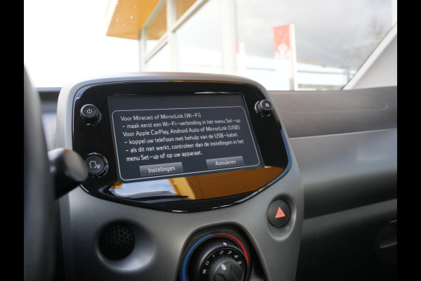 Toyota Aygo 1.0 VVT-i x-play Automaat | CarPlay | Achteruitrijcamera | Airco