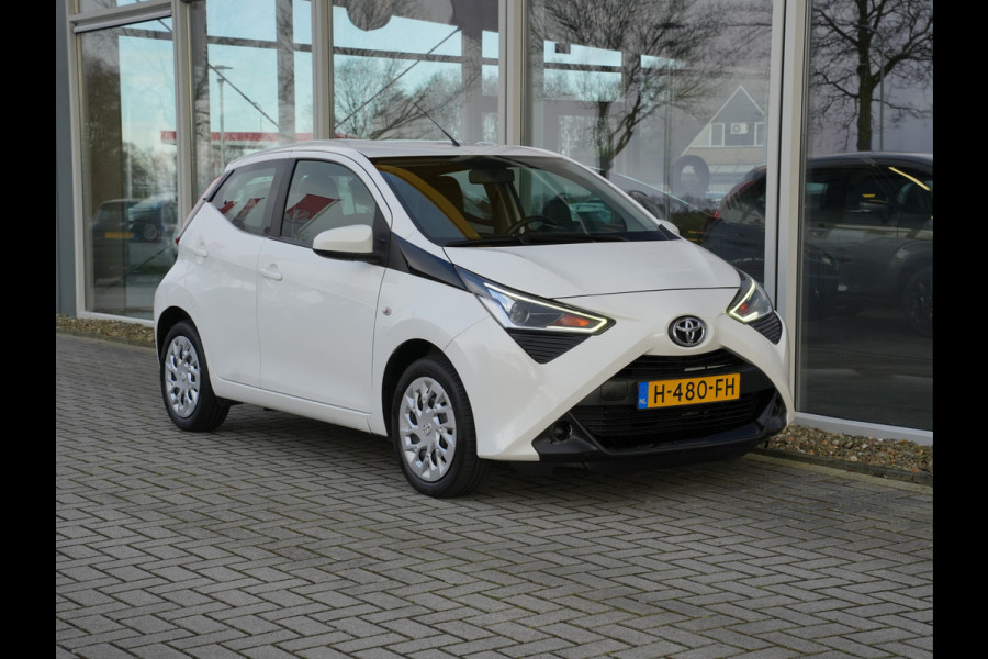 Toyota Aygo 1.0 VVT-i x-play Automaat | CarPlay | Achteruitrijcamera | Airco