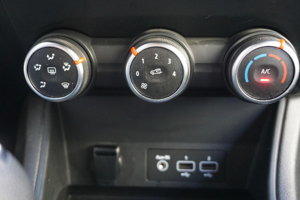 Renault Captur 1.0 TCe 90 Camera+PDC/Metallic lak/Navigatie/ Michelinbanden, bijna nieuw!