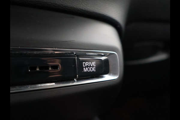 Volvo XC40 1.5 T5 RECHARGE 262 PK PLUG-IN INSCRIPTION + WEGKL. TREKHAAK | ADAPTIVE CRUISE | 19 INCH | CAMERA