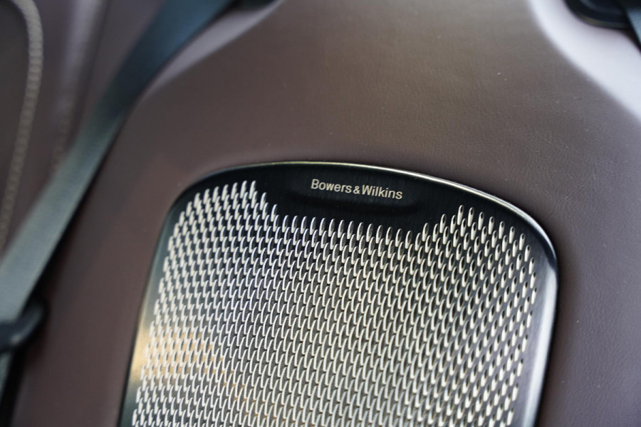 Aston Martin DB12 4.0 V8 / NL-Auto / B&W / Carbon