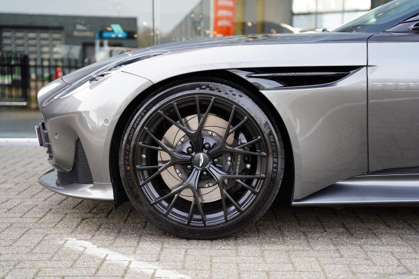Aston Martin DB12 4.0 V8 / NL-Auto / B&W / Carbon