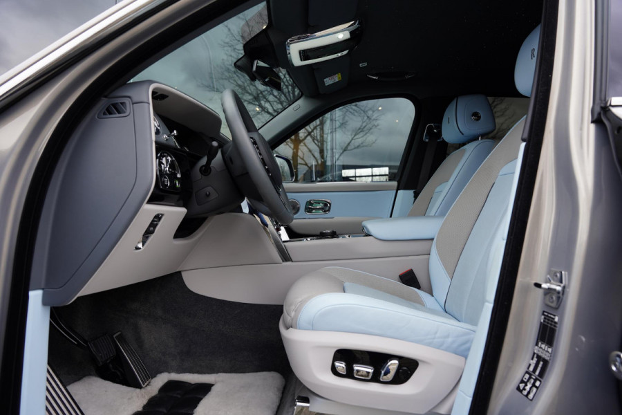 Rolls-Royce Cullinan 6.75 V12 / Bespoke Audio / Starlight / Twin-Coachline