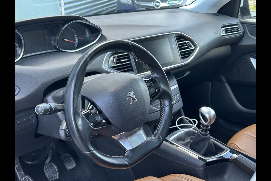 Peugeot 308 SW BWJ 2019 | 1.5HDI 131PK Executive | TREKHAAK | LEER | PANO DAK | PDC 2X | CLIMA | NAVI | CAMERA A |