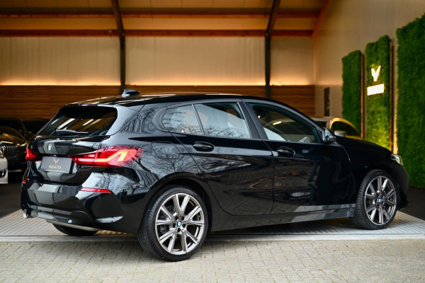 BMW 1-serie 118i Executive - Adaptive Cruise Control - El. Achterklep - Stoelverwarming - Live Cockpit - LED Koplampen - 19 Inch