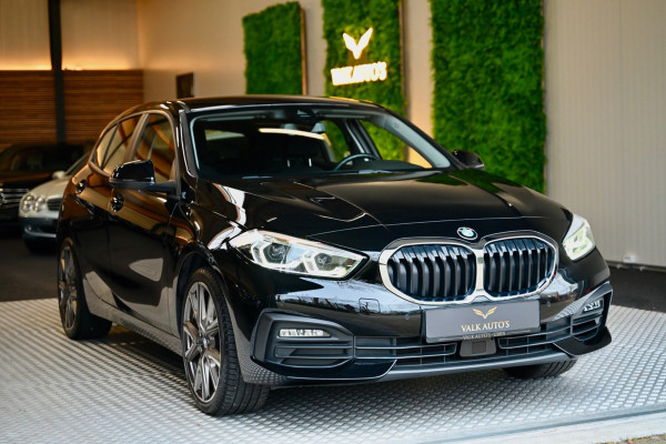 BMW 1-serie 118i Executive - Adaptive Cruise Control - El. Achterklep - Stoelverwarming - Live Cockpit - LED Koplampen - 19 Inch