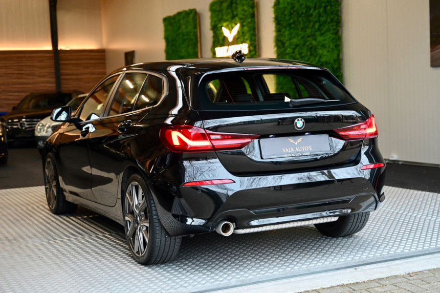 BMW 1-serie 118i Executive - Adaptive Cruise Control - El. Achterklep - Stoelverwarming - Live Cockpit - LED Koplampen - 19 Inch