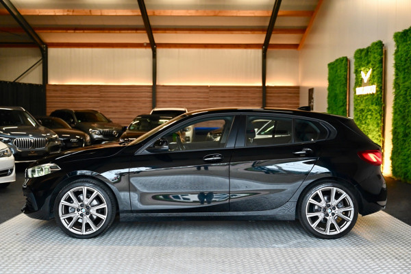 BMW 1-serie 118i Executive - Adaptive Cruise Control - El. Achterklep - Stoelverwarming - Live Cockpit - LED Koplampen - 19 Inch