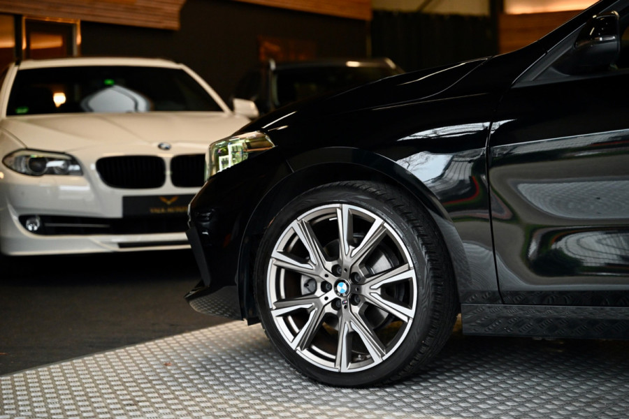 BMW 1-serie 118i Executive - Adaptive Cruise Control - El. Achterklep - Stoelverwarming - Live Cockpit - LED Koplampen - 19 Inch