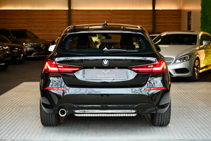 BMW 1-serie 118i Executive - Adaptive Cruise Control - El. Achterklep - Stoelverwarming - Live Cockpit - LED Koplampen - 19 Inch