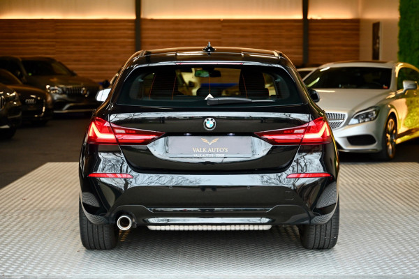 BMW 1-serie 118i Executive - Adaptive Cruise Control - El. Achterklep - Stoelverwarming - Live Cockpit - LED Koplampen - 19 Inch