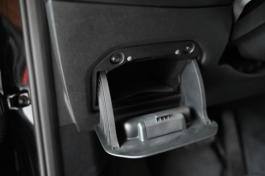 BMW 1-serie 118i Executive - Adaptive Cruise Control - El. Achterklep - Stoelverwarming - Live Cockpit - LED Koplampen - 19 Inch