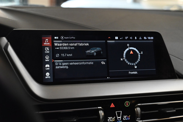 BMW 1-serie 118i Executive - Adaptive Cruise Control - El. Achterklep - Stoelverwarming - Live Cockpit - LED Koplampen - 19 Inch
