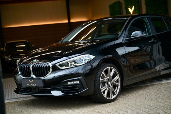 BMW 1-serie 118i Executive - Adaptive Cruise Control - El. Achterklep - Stoelverwarming - Live Cockpit - LED Koplampen - 19 Inch