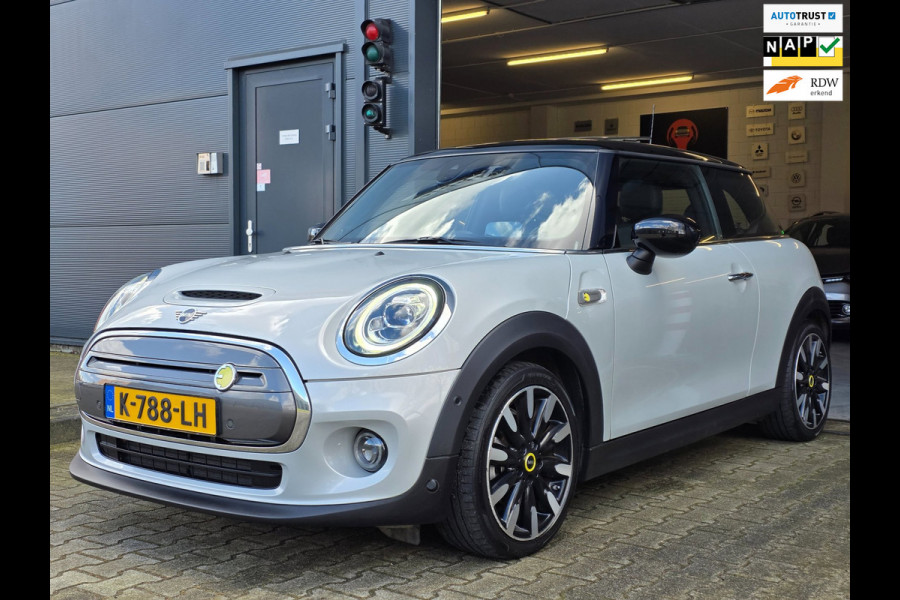 MINI Mini Electric Yours 33 kWh / NAP / 1 EIGENAAR / DEALER ONDERH. / STOELVERW. / CAMERA / KEYLESS / LEDER / PANO / DAB+ / HUD !