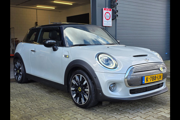 MINI Mini Electric Yours 33 kWh / NAP / 1 EIGENAAR / DEALER ONDERH. / STOELVERW. / CAMERA / KEYLESS / LEDER / PANO / DAB+ / HUD !