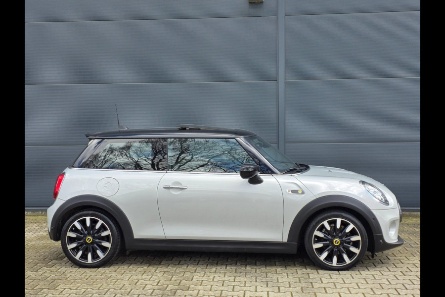 MINI Mini Electric Yours 33 kWh / NAP / 1 EIGENAAR / DEALER ONDERH. / STOELVERW. / CAMERA / KEYLESS / LEDER / PANO / DAB+ / HUD !