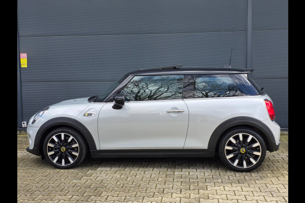 MINI Mini Electric Yours 33 kWh / NAP / 1 EIGENAAR / DEALER ONDERH. / STOELVERW. / CAMERA / KEYLESS / LEDER / PANO / DAB+ / HUD !