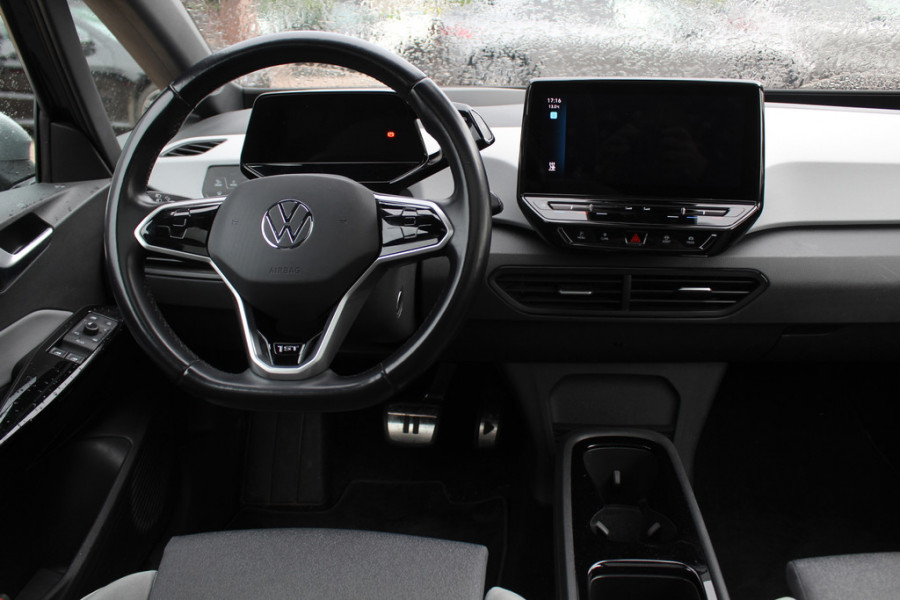 Volkswagen ID.3 First Max 58 kWh / Full option! / Panoramadak / Camera / Head-up / Keyless / 20'' / ACC / Dodehoek / Elektr. stoelen / Massage / Navigatie / Stuurverwarming
