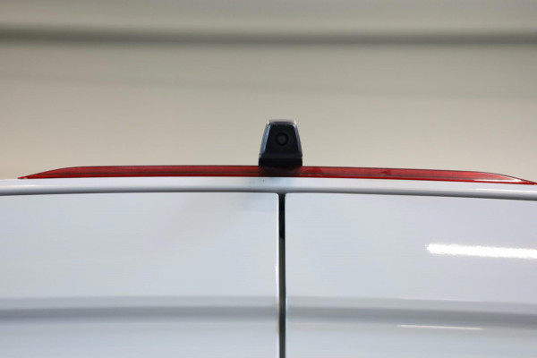 Volkswagen Crafter 35 2.0 TDI L3/H2 140PK AUTOMAAT CAMERA PDC AIRCO NAVI BJ 24 TOPSTAAT ALS NIEUW LEASE V/A 142,- p.m. INRUIL MOG