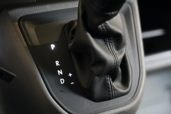 Volkswagen Crafter 35 2.0 TDI L3/H2 140PK AUTOMAAT CAMERA PDC AIRCO NAVI BJ 24 TOPSTAAT ALS NIEUW LEASE V/A 142,- p.m. INRUIL MOG