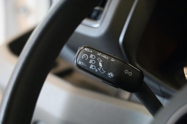 Volkswagen Crafter 35 2.0 TDI L3/H2 140PK AUTOMAAT CAMERA PDC AIRCO NAVI BJ 24 TOPSTAAT ALS NIEUW LEASE V/A 142,- p.m. INRUIL MOG