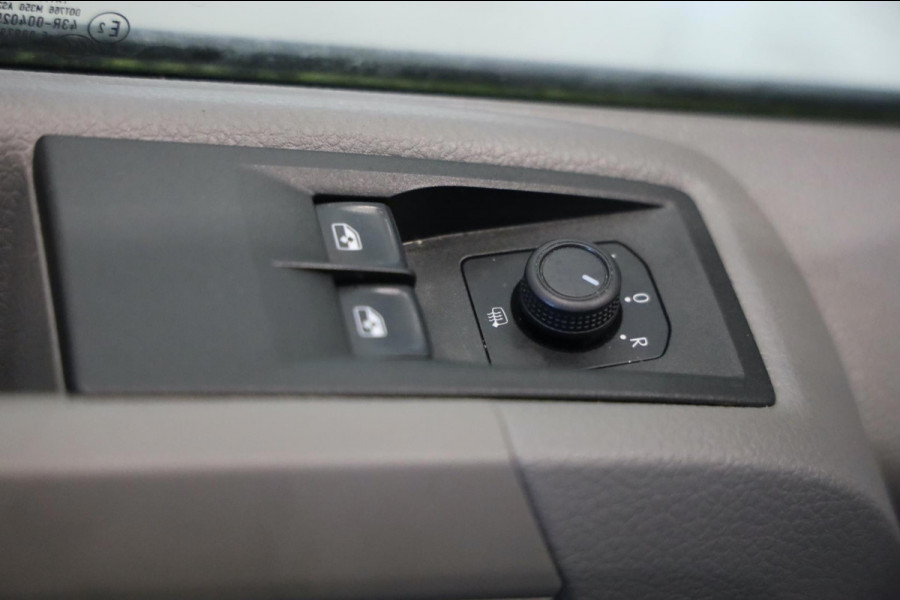 Volkswagen Crafter 35 2.0 TDI L3/H2 140PK AUTOMAAT CAMERA PDC AIRCO NAVI BJ 24 TOPSTAAT ALS NIEUW LEASE V/A 142,- p.m. INRUIL MOG